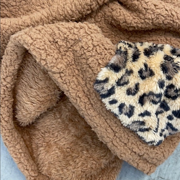 🧨Bomb Sale Ends Sunday 🧨 Super Soft Plush Teddy Bear Fur Leopard Coat Tan - Picture 6 of 11